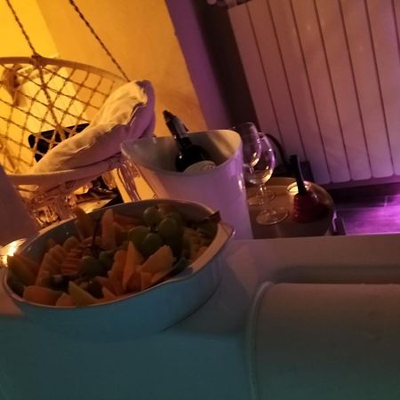 A Due Passi Da Hotel Formia Bagian luar foto