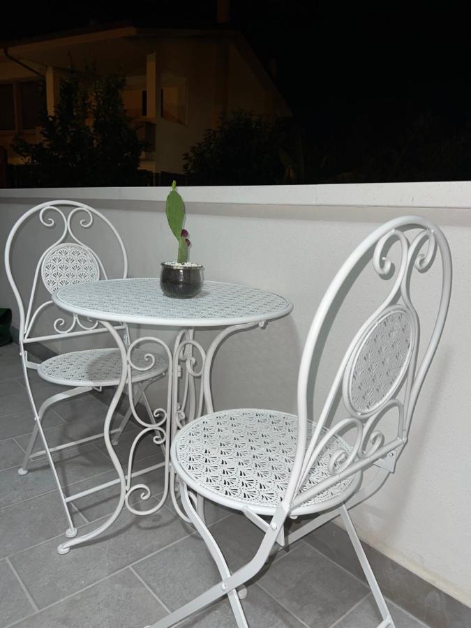 A Due Passi Da Hotel Formia Bagian luar foto
